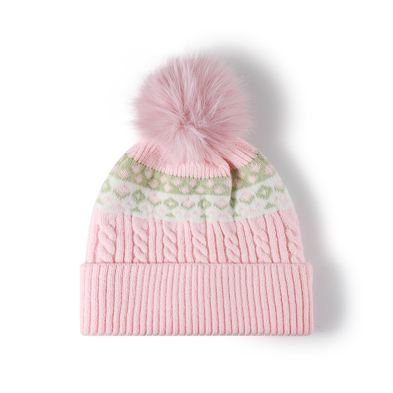 قبعة شتوية دافئة محبوكة بنمط ف - مراجعة Beanie Cuffed Knit وسعره